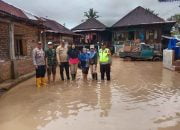 Kapolres Lahat Beserta Personil Evakuasi Korban Banjir di 2 Kecamatan, 1 Rumah Hanyut
