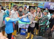 Kapolres Lahat Bersama Forkopimda Tinjau dan Berikan Bantuan Korban Banjir