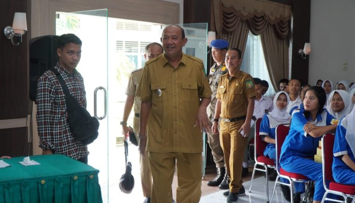 Hadiri Seminar Nasional Beasiswa, Syah Afandin: Tanamkanlah Dihati Jadi Orang Hebat
