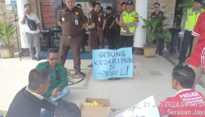 Kritisi Kinerja Kejari Musi Banyuasin, DPC Projamin Muba Gelar Aksi Demo 