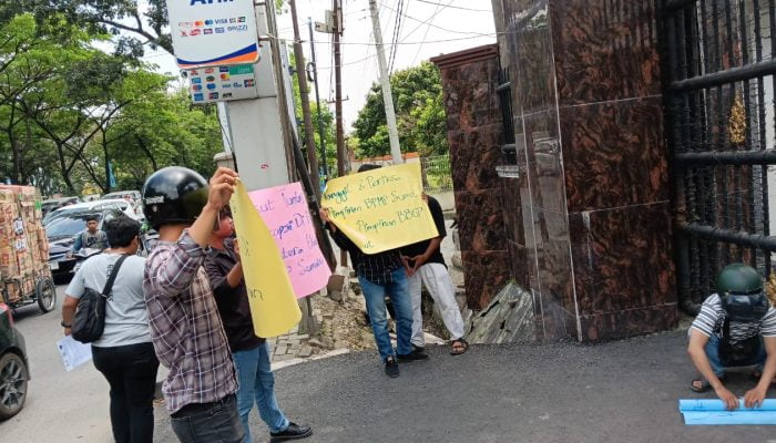 Geruduk Gedung Kejati Sumut, LSM Alamp Aksi Minta APH Usut Dugaan Korupsi Atas Dua Pengerjaan Proyek di Poltekes Kemenkes Medan
