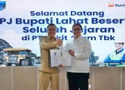 Pemkab Lahat Menyerahkan Dokumen Rencana Revitalisasi Bangunan dan Tempat Wisata kepada PT Bukit Asam