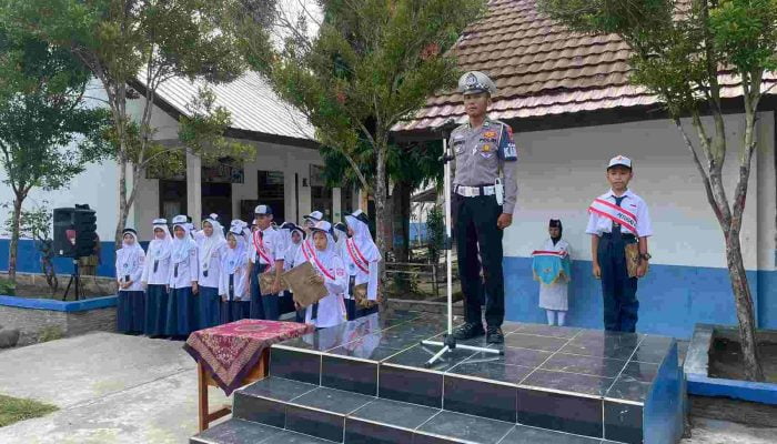 Personil Sat Lantas Polres Pesisir Barat Jadi Pembina Upacara, Beri Amanat Tertib Berlalulintas