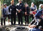 Masyarakat Kecamatan Pergetteng-Getteng Sengkut Melaksanakan Ritual Adat Menanda Tahun di Delleng Simenoto