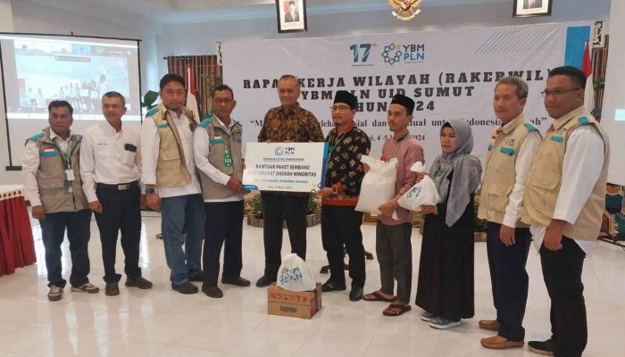 Wabup Pakpak Bharat Menerima Bantuan Sosial Keagamaan