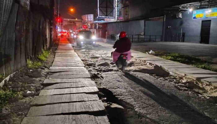 Jalan Rusak Akibat Pemasangan Drainase, Dinas SDABMBK Kota Medan Seakan Tutup Mata