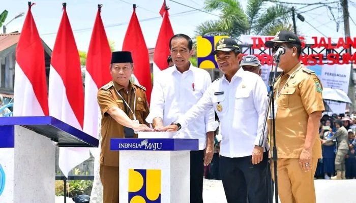 Masyarakat Tanjungbalai Antusias Sambut Kedatangan Presiden Jokowi