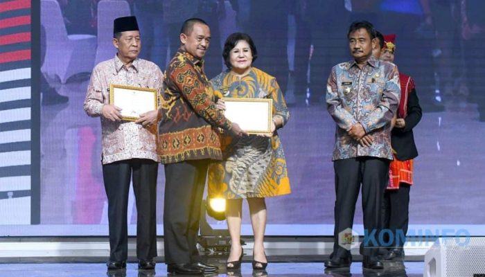 Pemerintah Kabupaten Karo Terima Piagam Penghargaan MCP