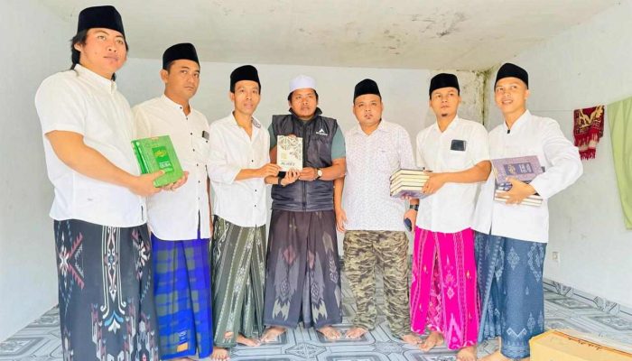 Persatuan Jurnalis Sampang Serahkan Bantuan Al-Qur’an Untuk Yayasan