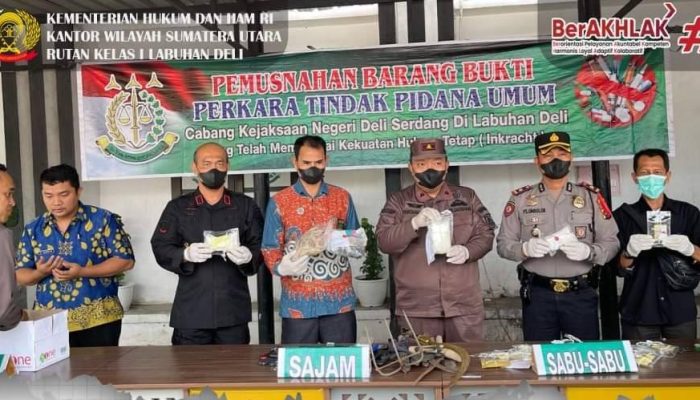 Karutan Labuhan Deli Hadiri Pemusnahan Barang Bukti Hasil Kejahatan di Cabjari Deli Serdang Labuhan Deli