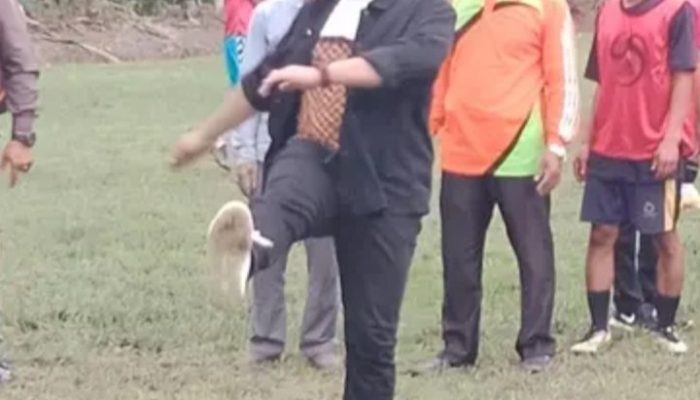 Dimintai Tanggapan Terkait Mundurnya Dari Jabatan Ajudan Bupati Demi Caleg dan Masuk Lagi Sebagai Honorer Setelah Gagal, Meruai Bupati Tanjabbar Malah Minta Menampilkan Fotonya Yang Keren