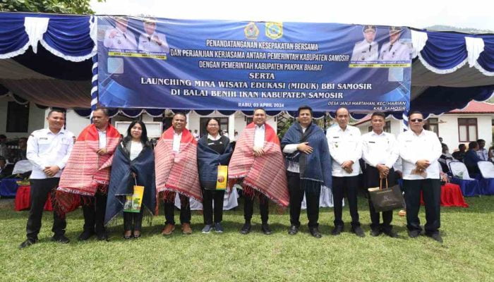 Bupati Pakpak Bharat Bersama Bupati Samosir Tanda Tanganani Kesepakatan Bersama dan Perjanjian Kerja Sama Pembangunan Antar Daerah