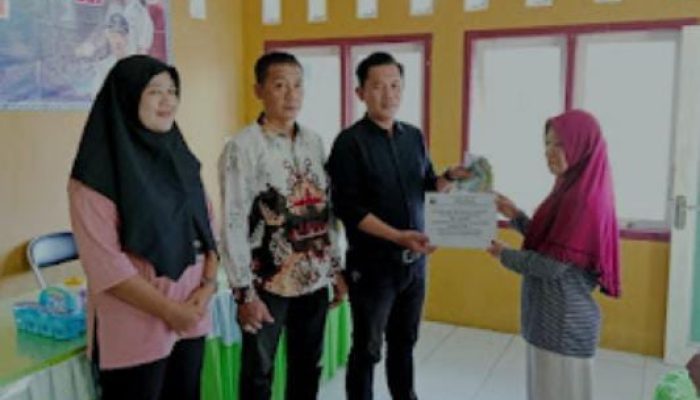 Pekon Gedau Bagikan BLT DD Tahap 1 Kepada 7 KPM