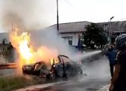 1 Unit Minibus di Pesisir Barat Terbakar, Supir Alami Luka Bakar di Tangan