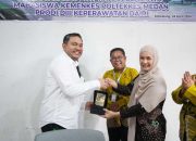 Bupati Pakpak Bharat Serahkan Bantuan Beasiswa Mahasiswa Poltekes Negeri Medan di Kampus Dairi