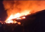 Ratusan Kios di Pasar Tarutung Ludes Terbakar