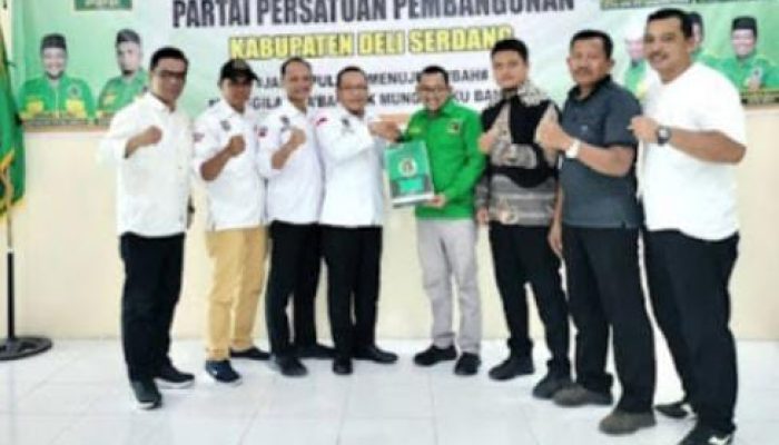 Hajeman, Bendahara APDESI Sumut Ambil Formulir Pendaftaran Calon Wakil Bupati DS