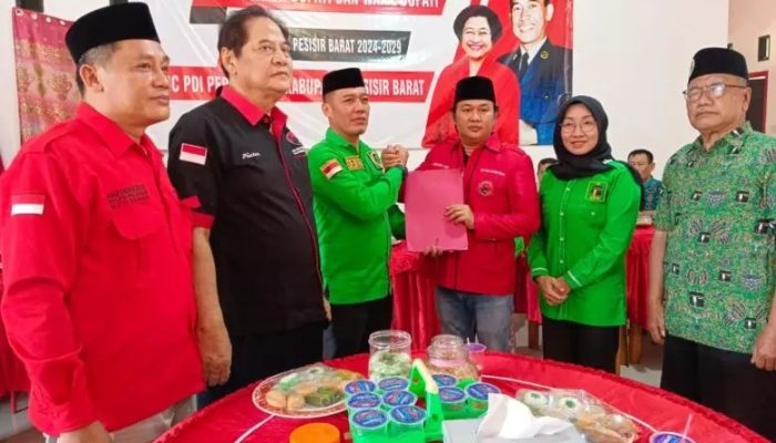 Dedi Irawan Serahkan Berkas Sebagai Bacalon Bupati Pesisir Barat di DPC PDIP