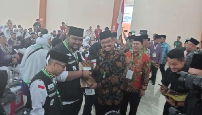 Walikota Medan, Wakil Ketua DPR RI Komisi VIII dan Kakanwil Kemenang Sumut Lepas 356 CJH Asal Medan