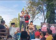 Ribuan Masyarakat Gelar Aksi Damai Didepan Kantor Pemkab Sampang