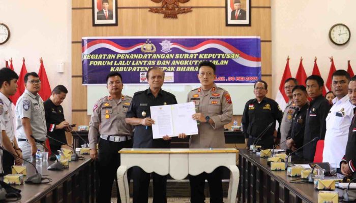 Wakil Bupati Pakpak Bharat Menandatangani Surat Keputusan FLLAJ