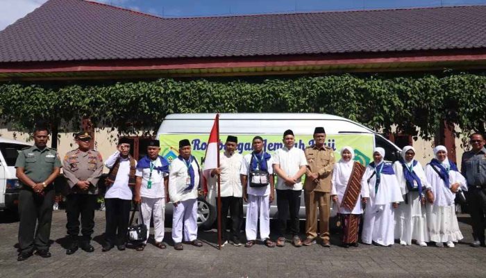 Bupati Lepas Keberangkatan CJH Pakpak Bharat