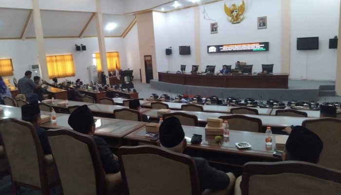 Rapat Paripurna DPRD Bentuk Tim Panja Serta Nota Pertangungjawaban Bupati Sampang