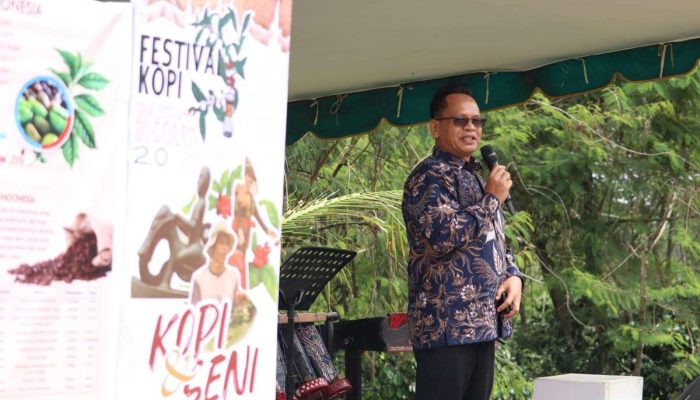 Sekda Hadiri Festival Kopi Pakpak Bharat