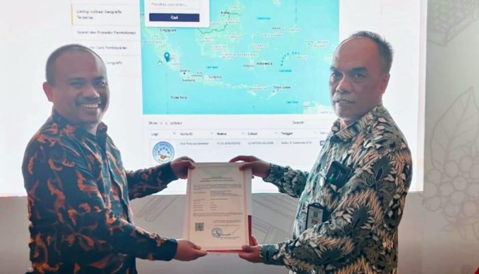 Kadis Ketapang dan Pertanian Pakpak Bharat Menerima Sertifikat Indikasi Geografis Gambir Simsim Dari Kemenkumham RI