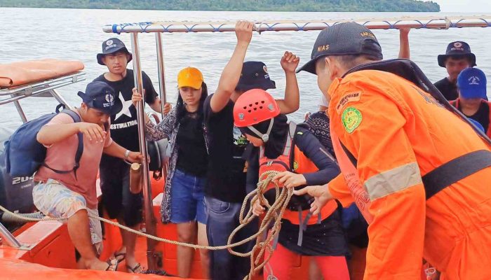 3 Orang Meninggal, 59 Orang Wisatawan Berhasil Diselamatkan oleh Basarnas dan Tim SAR Gabungan