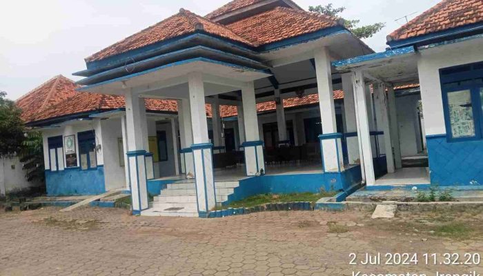 Luar Biasa, Kantor Desa Jrengik Tampak Tutup Pada Saat Jam Kerja