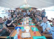 Kajati Sulsel Bincang Sore Diatas Kapal Phinisi, Bahas Sosialisasi Nota Kesepahaman Antara Kejaksaan Dengan TNI Terkait Bidang Pidmil