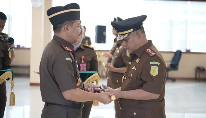 Agus Salim Lantik Asbin Kejati Sulsel dan 3 Kajari