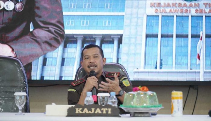 Kajati Sulsel Menjadi Pembicara Seminar “Penegakan Hukum Dalam Penyelesaian Perkara Tindak Pidana Perbankan Terhadap Kerugian Keuangan Negara”