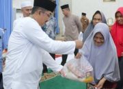 Peringatan 10 Muharram, Pj Bupati Tanjab Barat Bersama Istri Berikan Santunan Kepada Anak Yatim Piatu