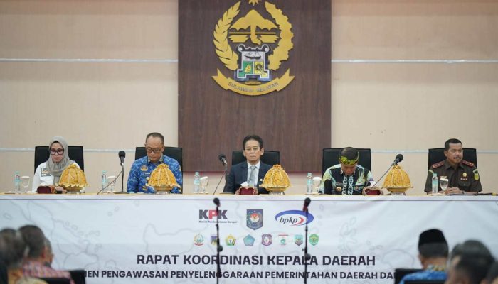 Kajati Sulsel Menyaksikan Komitmen Penguatan Pemberantasan Korupsi Yang Diucapkan Kepala Daerah Pada Rakor Bersama KPK dan APIP