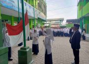 Lomlom Suwondo Jadi Pembina Upacara dan Berikan Piagam Penghargaan MPI