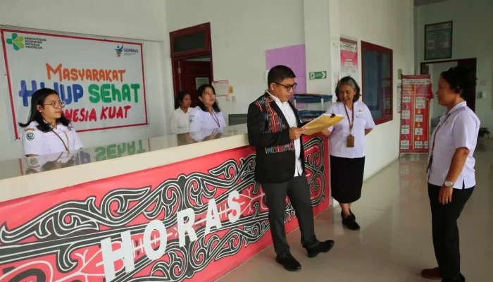 Pj Bupati Taput Minta Nakes Puskesmas Paniaran Berikan Pelayanan Terbaik
