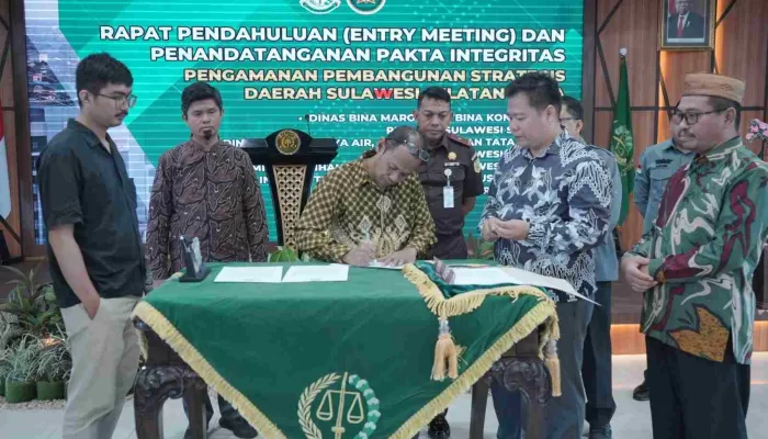 Wakajati Sulsel Entry Meeting dan Menandatangani Pakta Integritas PPS Dengan Dinas BMBK, Dinas SDACKTR, IT BJ Habibie dan IAIN Parepare