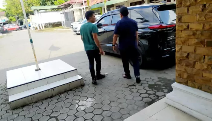 Terburu-Buru Tinggalkan Kantor Ombudsman, Direktur Polmed Pilih ‘Bungkam’