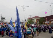Ribuan Pendukung UAS dan Katamso Berjalan Bersama ke Kantor KPU Tanjung Jabung Barat 