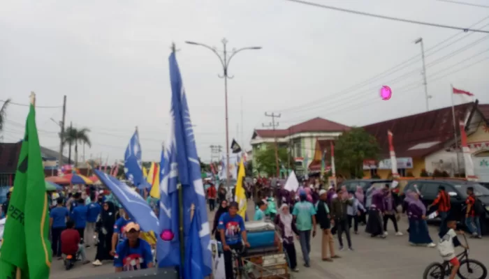 Ribuan Pendukung UAS dan Katamso Berjalan Bersama ke Kantor KPU Tanjung Jabung Barat 
