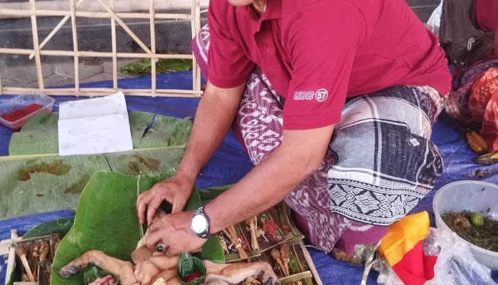 Umat Hindu Memadati Pura Tribhuana Agung Kota Depok Jawa Barat