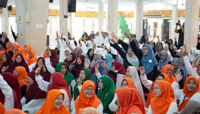 Walikota Medan Beri Hadiah Umrah kepada Anggota Majelis Taklim Al Ikhlas Medan Barat