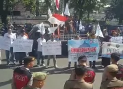 Diduga Rendahkan Profesi Jurnalis Ratusan Awak Media di Lahat Lakukan Unjuk Rasa