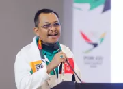 Atlet Legenda Bawa Api Obor Pada Open Ceremony PON XXI Wilayah Sumut