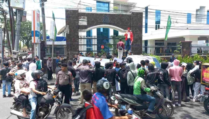 GMNI Sumut Minta Kejati Sumut Periksa Rapidin Simbolon