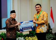 Pj Bupati Batu Bara Terima Penghargaan Kategori Daerah Berkinerja Baik Dalam Penghapusan Kemiskinan Ekstrem Tahun 2024