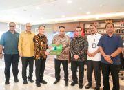 Fasilitasi Media Center PON XXI, Pemprov Sumut Beri Penghargaan Untuk Menkominfo