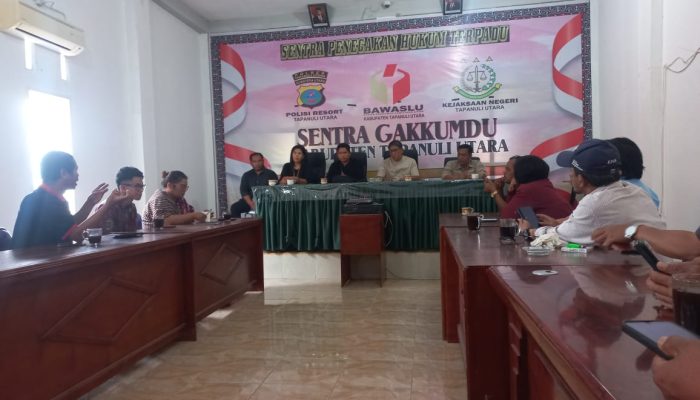 Bawaslu Taput Terima Berkas Temuan Ribuan Paket Sembako di Rumah Kakan Satpol PP Taput